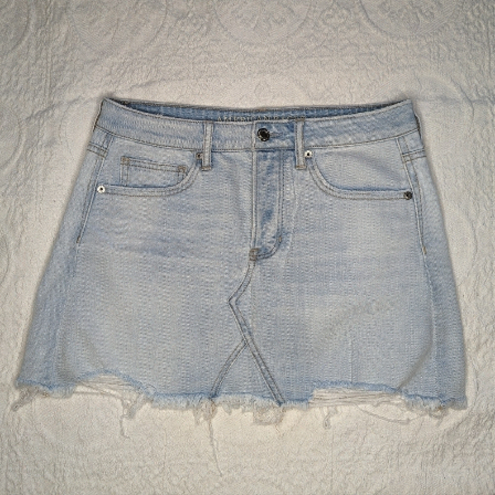 American Eagle║Light Wash Denim Miniskirt║Size 6